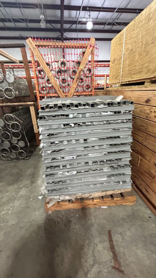 Lot of Pallet Racking with Wire Decking - Image 3